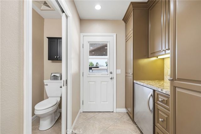 9141 Wheatland Ave, Sun Valley, CA 91352