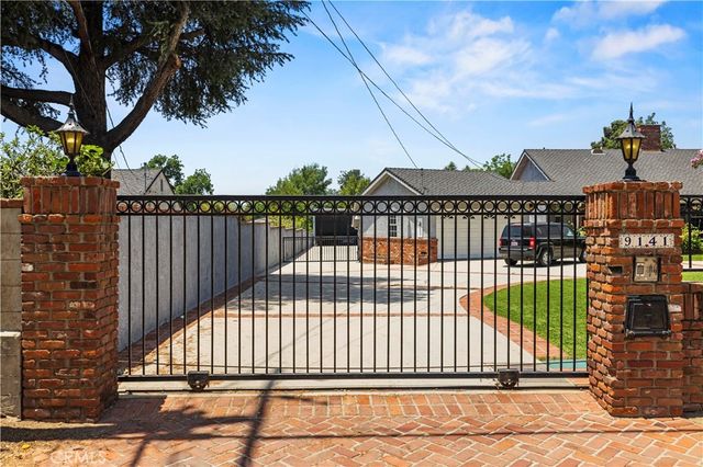 9141 Wheatland Ave, Sun Valley, CA 91352