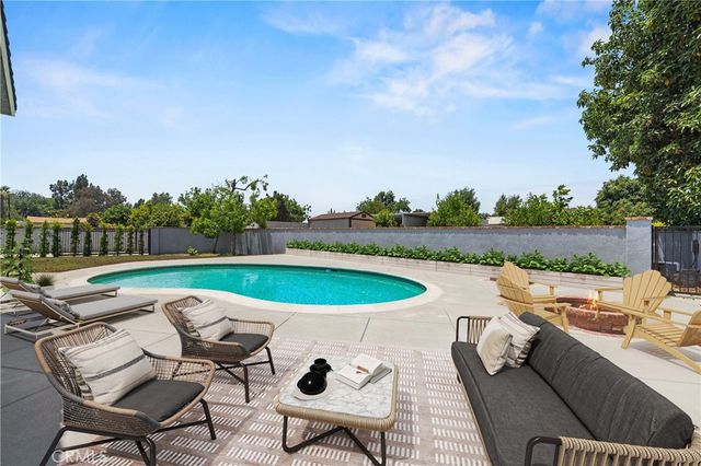 9141 Wheatland Ave, Sun Valley, CA 91352