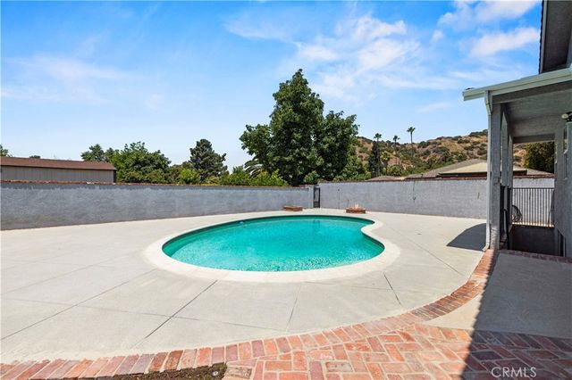 9141 Wheatland Ave, Sun Valley, CA 91352