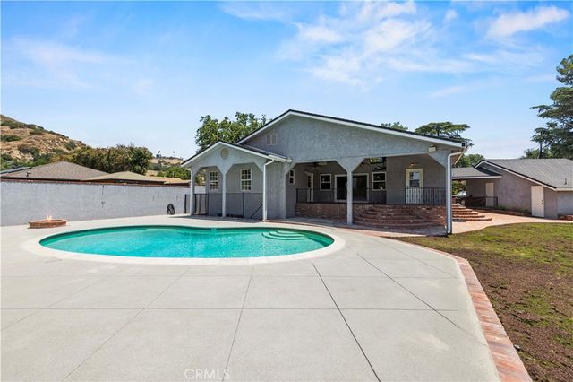 9141 Wheatland Ave, Sun Valley, CA 91352