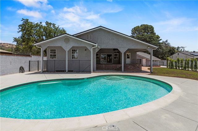 9141 Wheatland Ave, Sun Valley, CA 91352