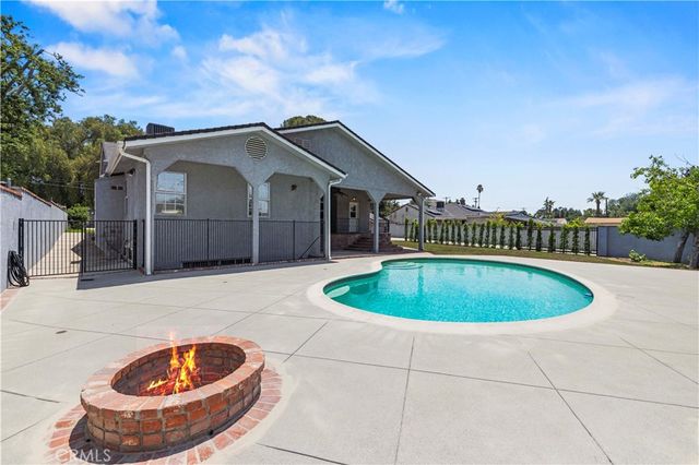 9141 Wheatland Ave, Sun Valley, CA 91352