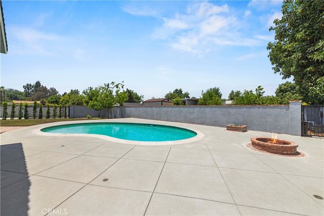 9141 Wheatland Ave, Sun Valley, CA 91352