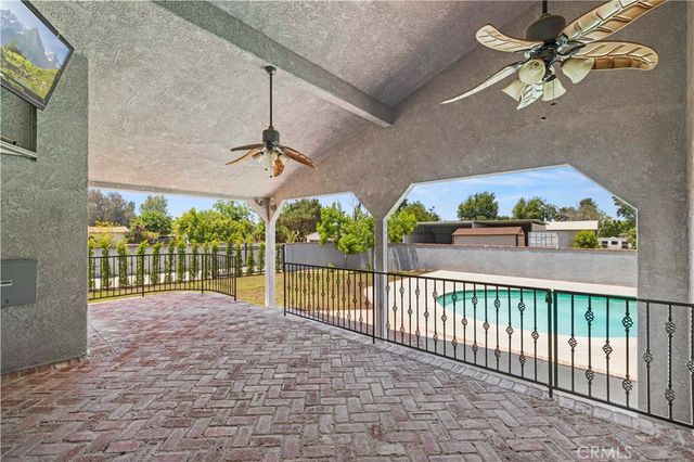 9141 Wheatland Ave, Sun Valley, CA 91352