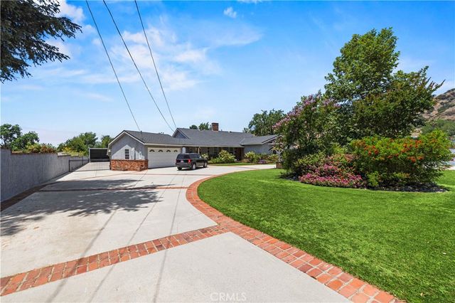 9141 Wheatland Ave, Sun Valley, CA 91352