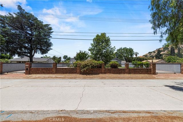 9141 Wheatland Ave, Sun Valley, CA 91352