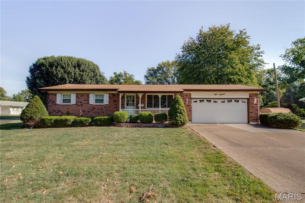 915 Iris Drive, Florissant, MO 63031