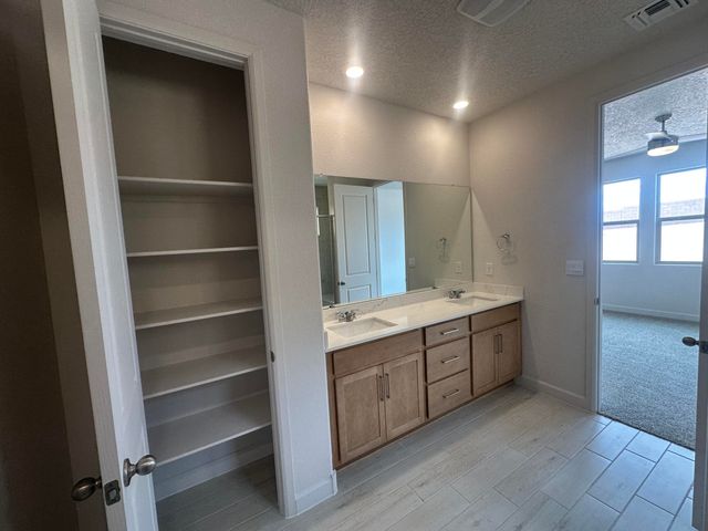 4179 Silver Springs Drive NE, Rio Rancho, NM 87144