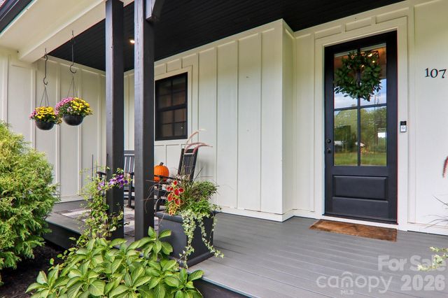 107 New Pinner Place, Arden, NC 28704