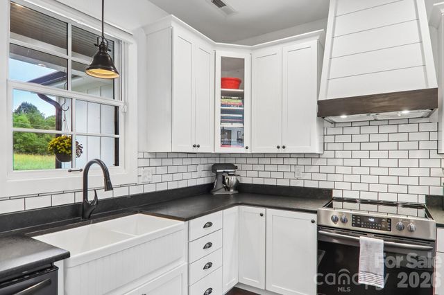 107 New Pinner Place, Arden, NC 28704