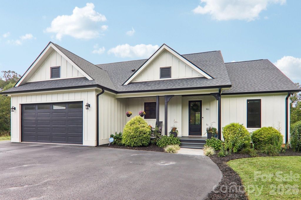 107 New Pinner Place, Arden, NC 28704