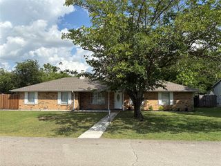 801 Dogwood Drive, Cedar Hill, TX 75104