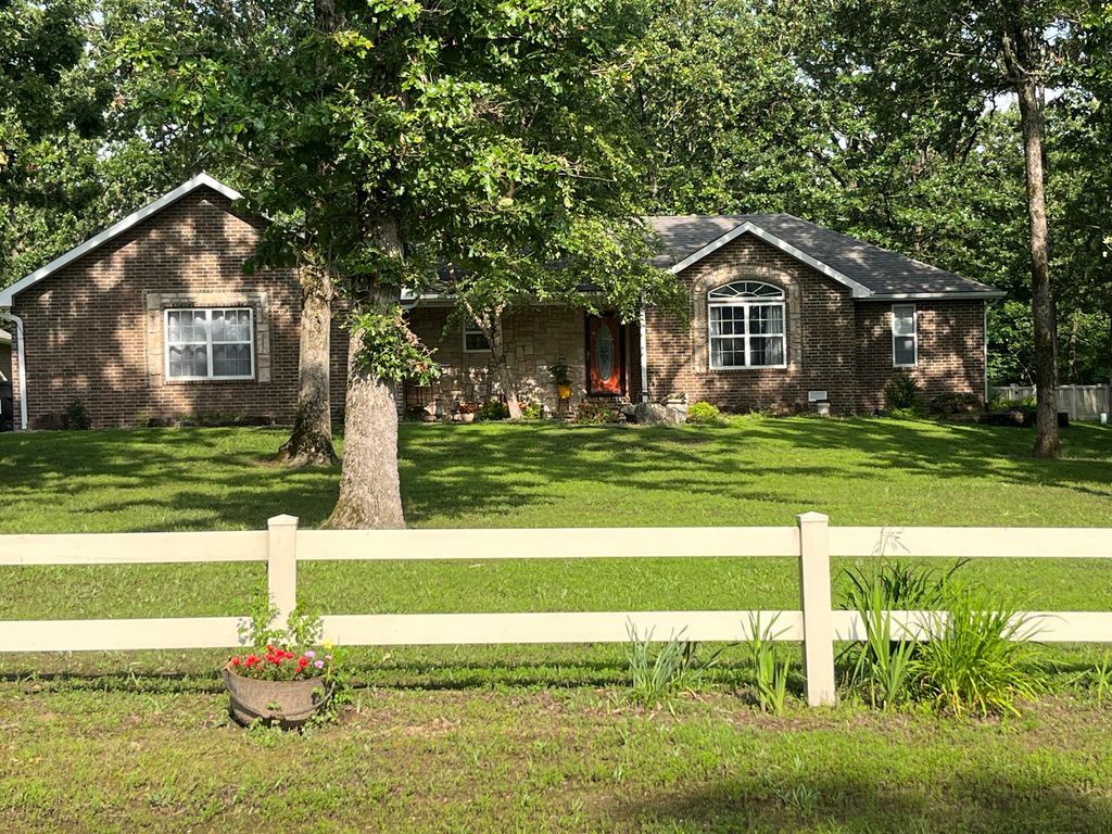 4120 South 119th Road, Bolivar, MO 65613