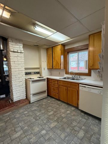 2210 Wantland Avenue, Klamath Falls, OR 97601