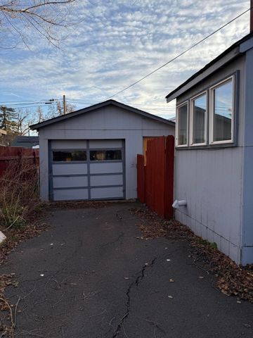 2210 Wantland Avenue, Klamath Falls, OR 97601