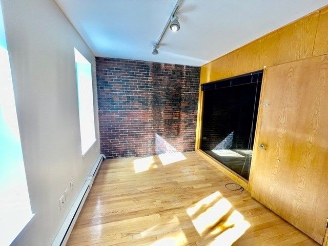 5 Thacher Court 1, Boston, MA 02113