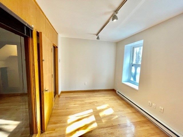 5 Thacher Court 1, Boston, MA 02113