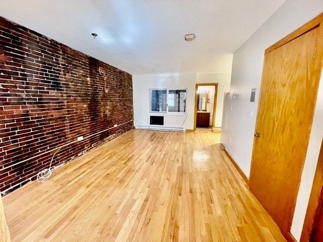5 Thacher Court 1, Boston, MA 02113