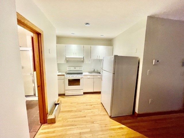 5 Thacher Court 1, Boston, MA 02113