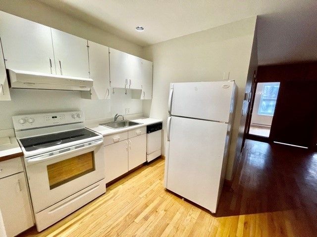 5 Thacher Court 1, Boston, MA 02113