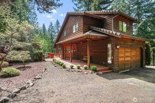 200 N Lakeshore Place, Hoodsport, WA 98548