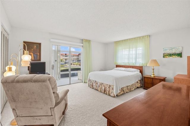 98 Spring Lake Drive 105, Vero Beach, FL 32962