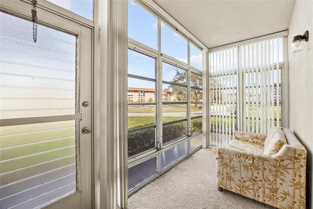 98 Spring Lake Drive 105, Vero Beach, FL 32962