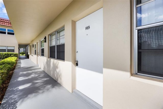 98 Spring Lake Drive 105, Vero Beach, FL 32962