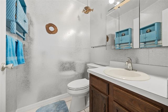 98 Spring Lake Drive 105, Vero Beach, FL 32962