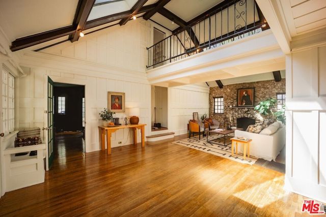 8337 Lookout Mountain Avenue, Los Angeles, CA 90046