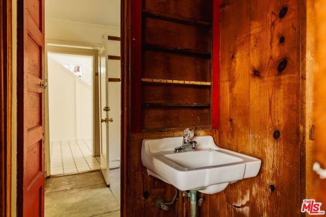 8337 Lookout Mountain Avenue, Los Angeles, CA 90046