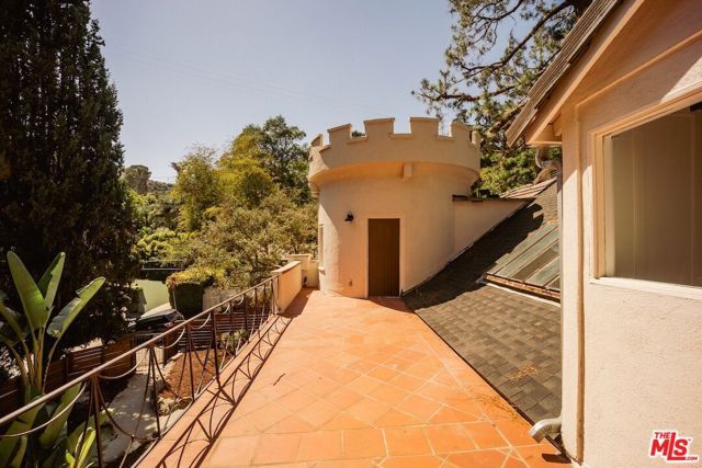 8337 Lookout Mountain Avenue, Los Angeles, CA 90046