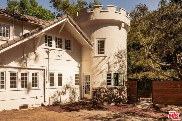 8337 Lookout Mountain Avenue, Los Angeles, CA 90046