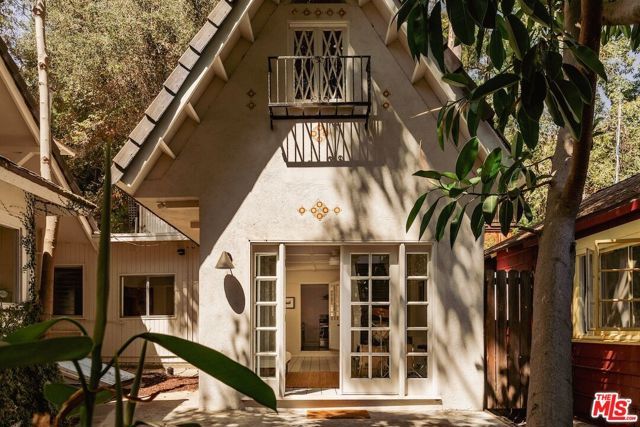 8337 Lookout Mountain Avenue, Los Angeles, CA 90046