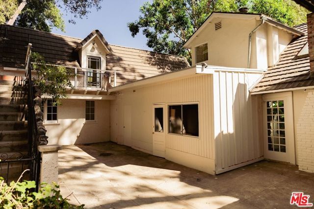 8337 Lookout Mountain Avenue, Los Angeles, CA 90046