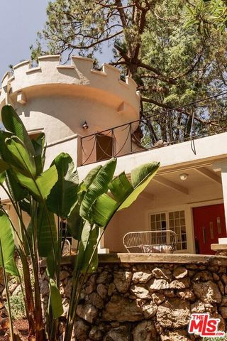 8337 Lookout Mountain Avenue, Los Angeles, CA 90046
