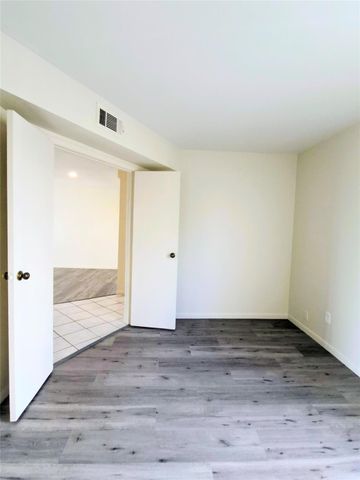 500 Tiki Drive 107, Tiki Island, TX 77554