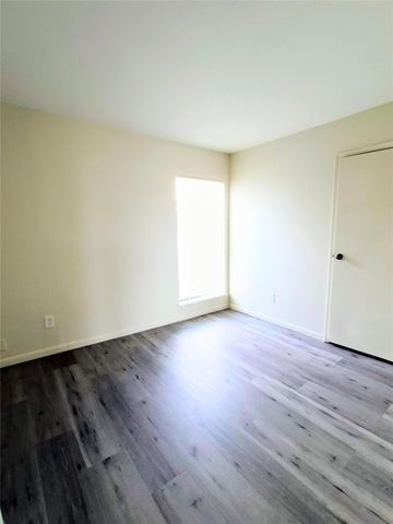 500 Tiki Drive 107, Tiki Island, TX 77554