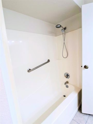 500 Tiki Drive 107, Tiki Island, TX 77554