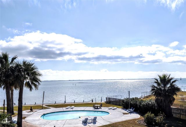 500 Tiki Drive 107, Tiki Island, TX 77554