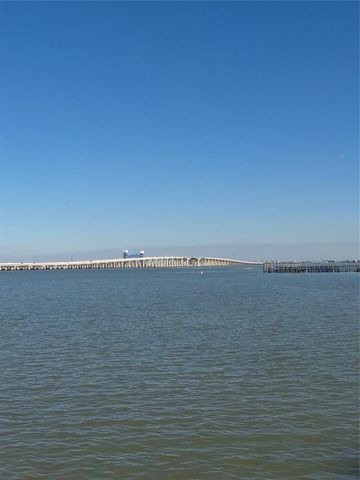 500 Tiki Drive 107, Tiki Island, TX 77554