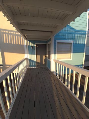 500 Tiki Drive 107, Tiki Island, TX 77554