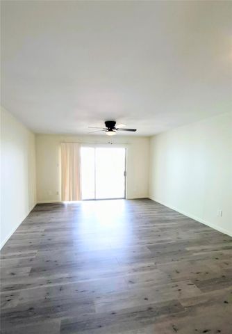 500 Tiki Drive 107, Tiki Island, TX 77554