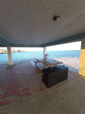 500 Tiki Drive 107, Tiki Island, TX 77554