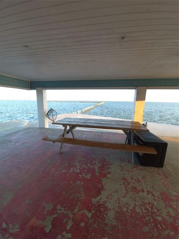 500 Tiki Drive 107, Tiki Island, TX 77554