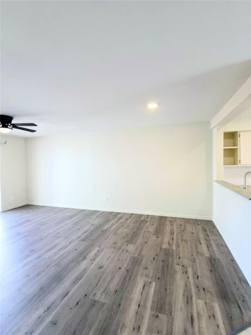 500 Tiki Drive 107, Tiki Island, TX 77554