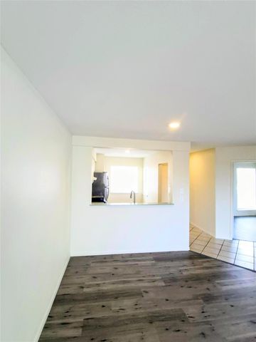 500 Tiki Drive 107, Tiki Island, TX 77554