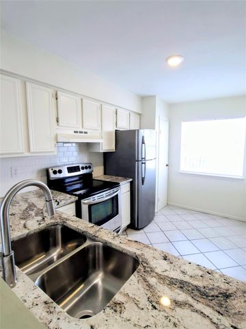 500 Tiki Drive 107, Tiki Island, TX 77554