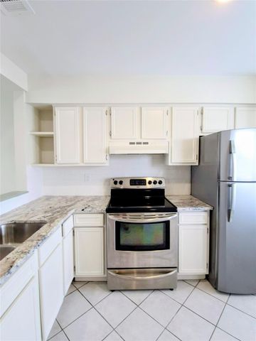 500 Tiki Drive 107, Tiki Island, TX 77554